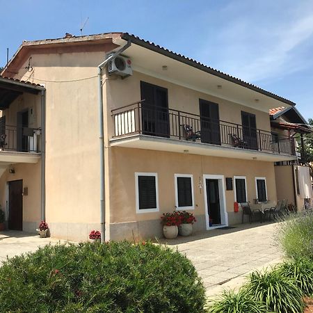 Apartman Elvis Ловран Экстерьер фото