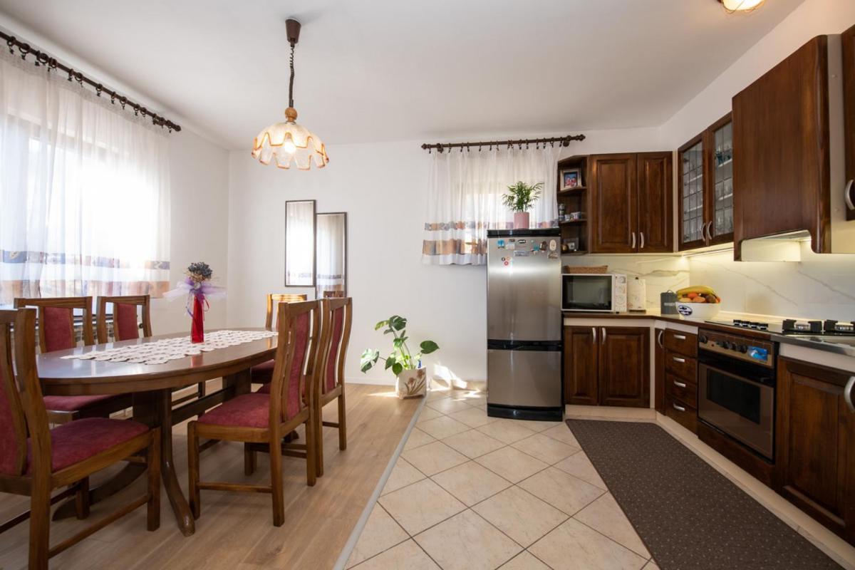 Apartman Elvis Ловран Экстерьер фото