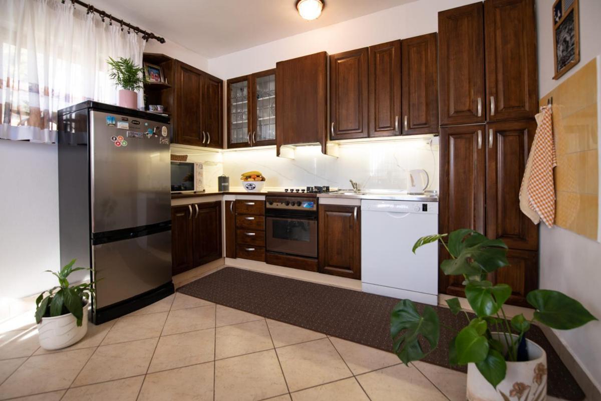 Apartman Elvis Ловран Экстерьер фото